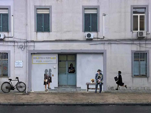Uno dei murales realizzati nel quartiere in cui è ambientato "L'amica geniale", nell'ambito del progetto dell'Istituto Comprensivo Ruggiero-Bonghi con il celebre street artist Gomez
